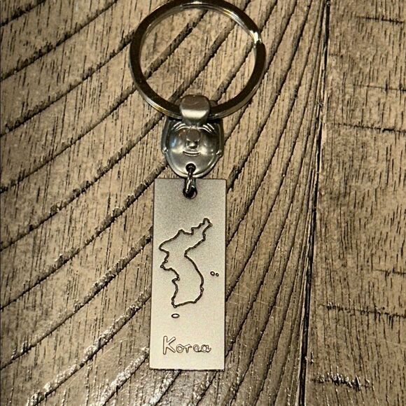 Silver Tone Korean Mask Keychain with Flower 🌺 Tag In Box 🗃️ engraved back Korea - Picture 9 of 17